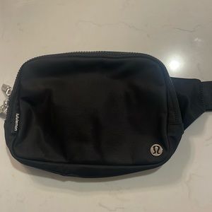 Lululemon size 2L belt bag